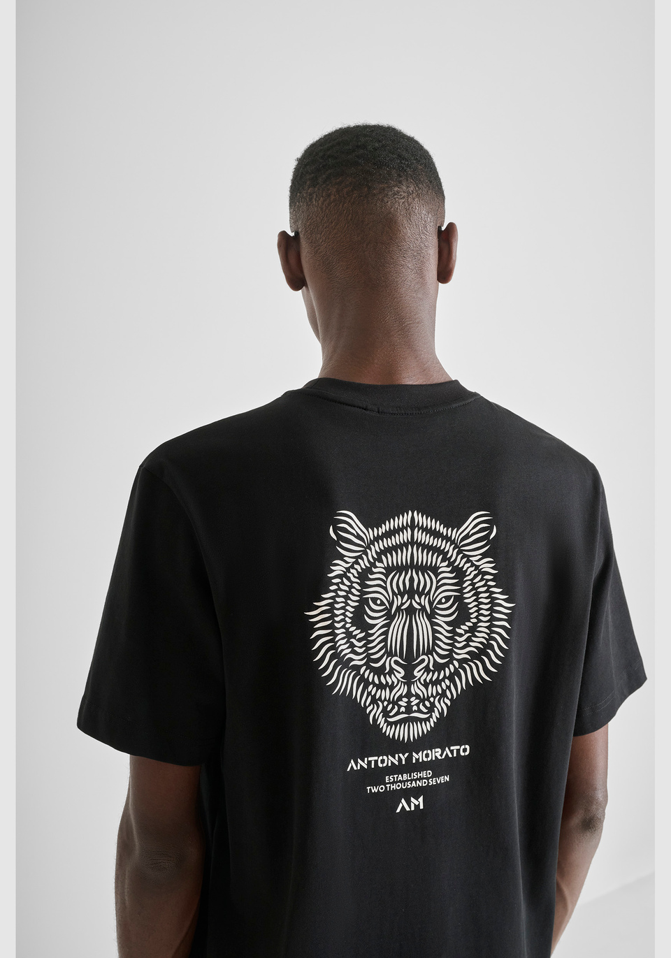 T-SHIRT RELAXED FIT IN COTONE CON STAMPA TIGRE A CONTRASTO SUL RETRO - Antony Morato Online Shop