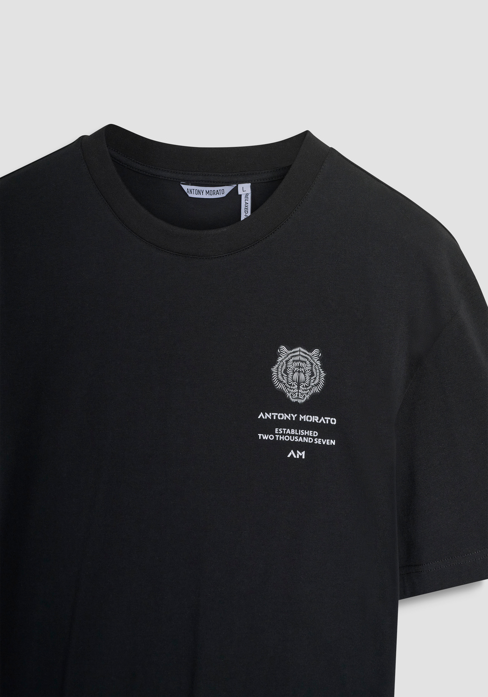 T-SHIRT RELAXED FIT IN COTONE CON STAMPA TIGRE A CONTRASTO SUL RETRO - Antony Morato Online Shop