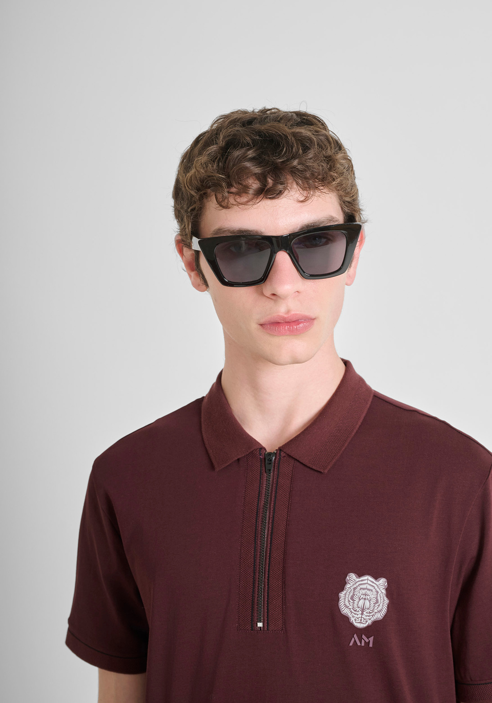 T-SHIRT SLIM FIT AUS BAUMWOLL-JERSEY MIT KLEINEM TIGER-LOGO - Antony Morato Online Shop