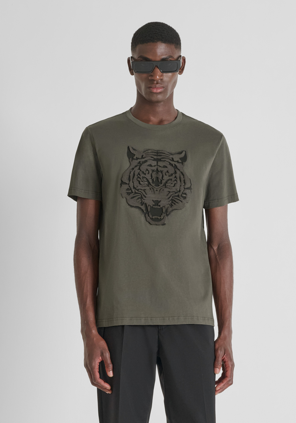 REGULAR FIT COTTON JERSEY T-SHIRT WITH TIGER PRINT - Antony Morato Online Shop REGULAR FIT COTTON JERSEY T-SHIRT WITH TIGER PRINT - Antony Morato Online Shop