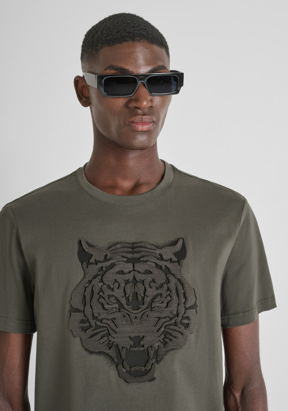 CAMISETA REGULAR FIT EN JERSEY DE ALGODÓN CON ESTAMPADO DE TIGRE - Antony Morato Online Shop
