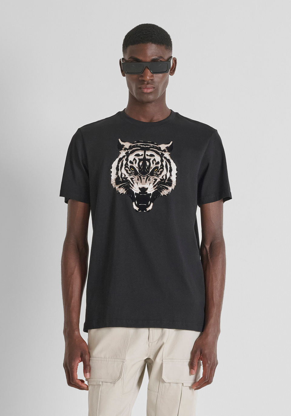 T-SHIRT REGULAR FIT IN JERSEY DI COTONE CON STAMPA TIGRE FLOCK - Antony Morato Online Shop