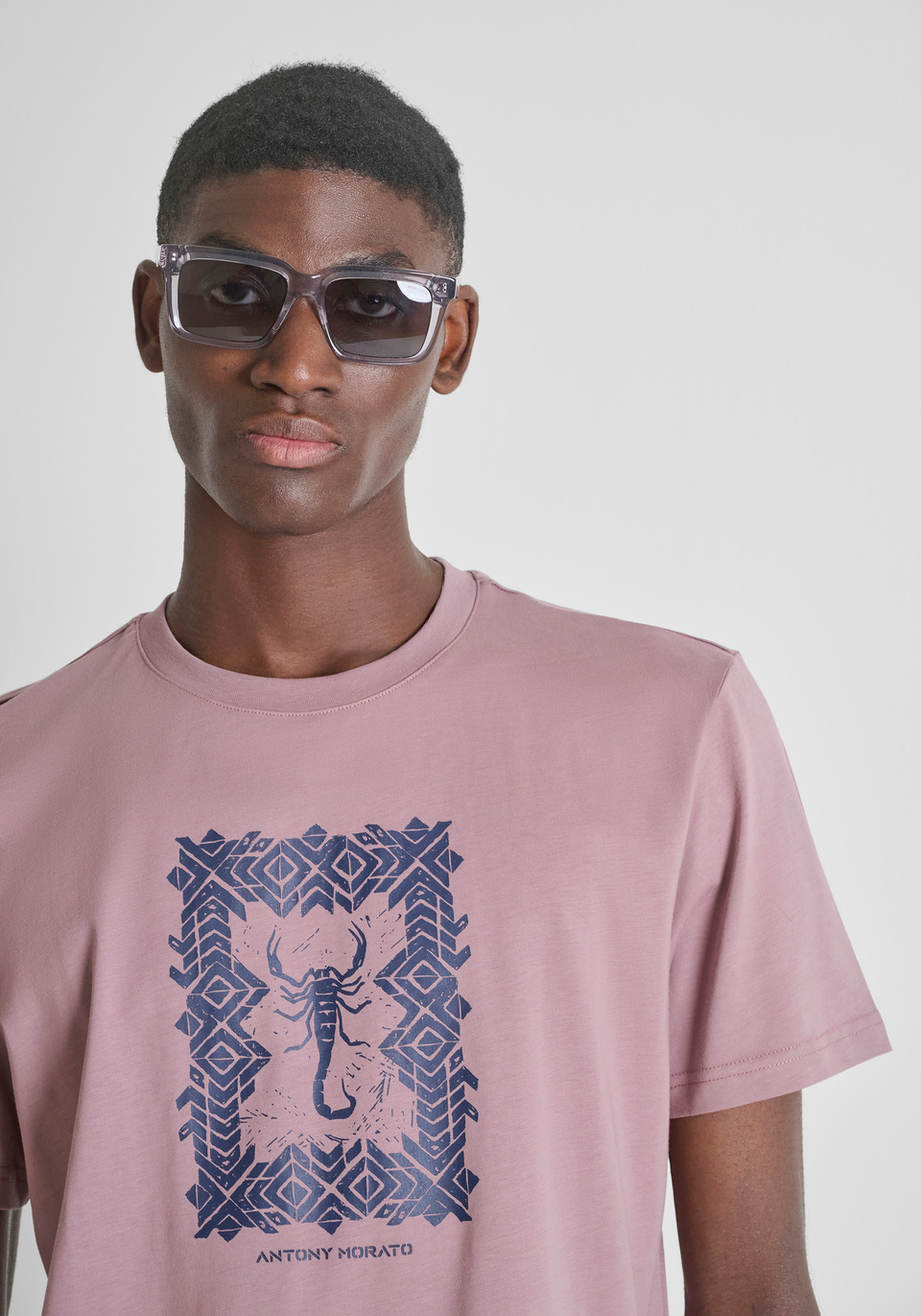REGULAR-FIT T-SHIRT IN INTERLOCK COTTON BLEND WITH SCORPION PRINT