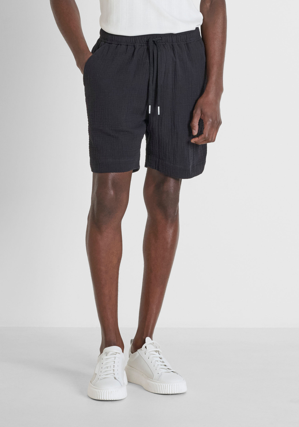 SHORTS REGULAR FIT IN SOFT TOUCH COTTON CRINCKLE FINISH FABRIC - Antony Morato Online Shop SHORTS REGULAR FIT IN SOFT TOUCH COTTON CRINCKLE FINISH FABRIC - Antony Morato Online Shop