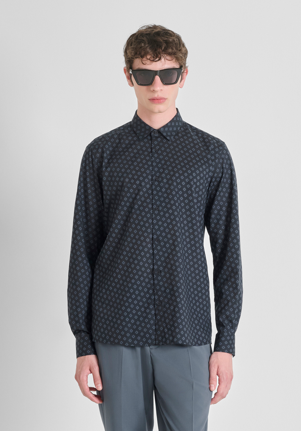 CHEMISE REGULAR STRAIGHT FIT « BARCELONA » MÉLANGE DE COTON IMPRIMÉ GÉOMÉTRIQUE - Antony Morato Online Shop CHEMISE REGULAR STRAIGHT FIT « BARCELONA » MÉLANGE DE COTON IMPRIMÉ GÉOMÉTRIQUE - Antony Morato Online Shop