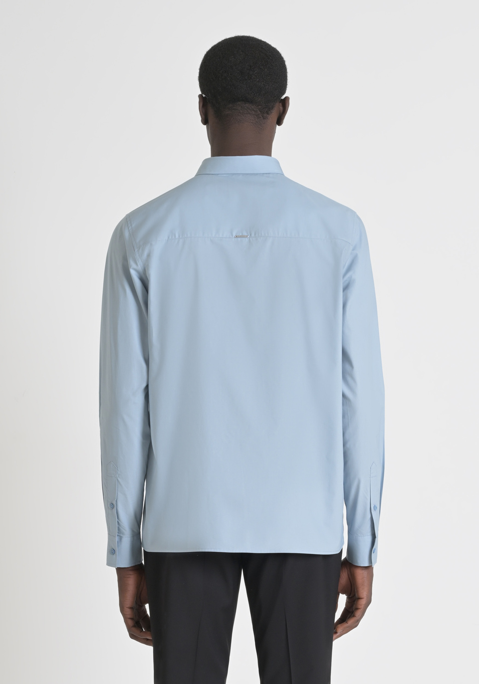 "MERIDA" REGULAR FIT COTTON POPLIN BLEND SHIRT WITH HIDDEN BUTTONS AND LOGO PLAQUE - Antony Morato Online Shop