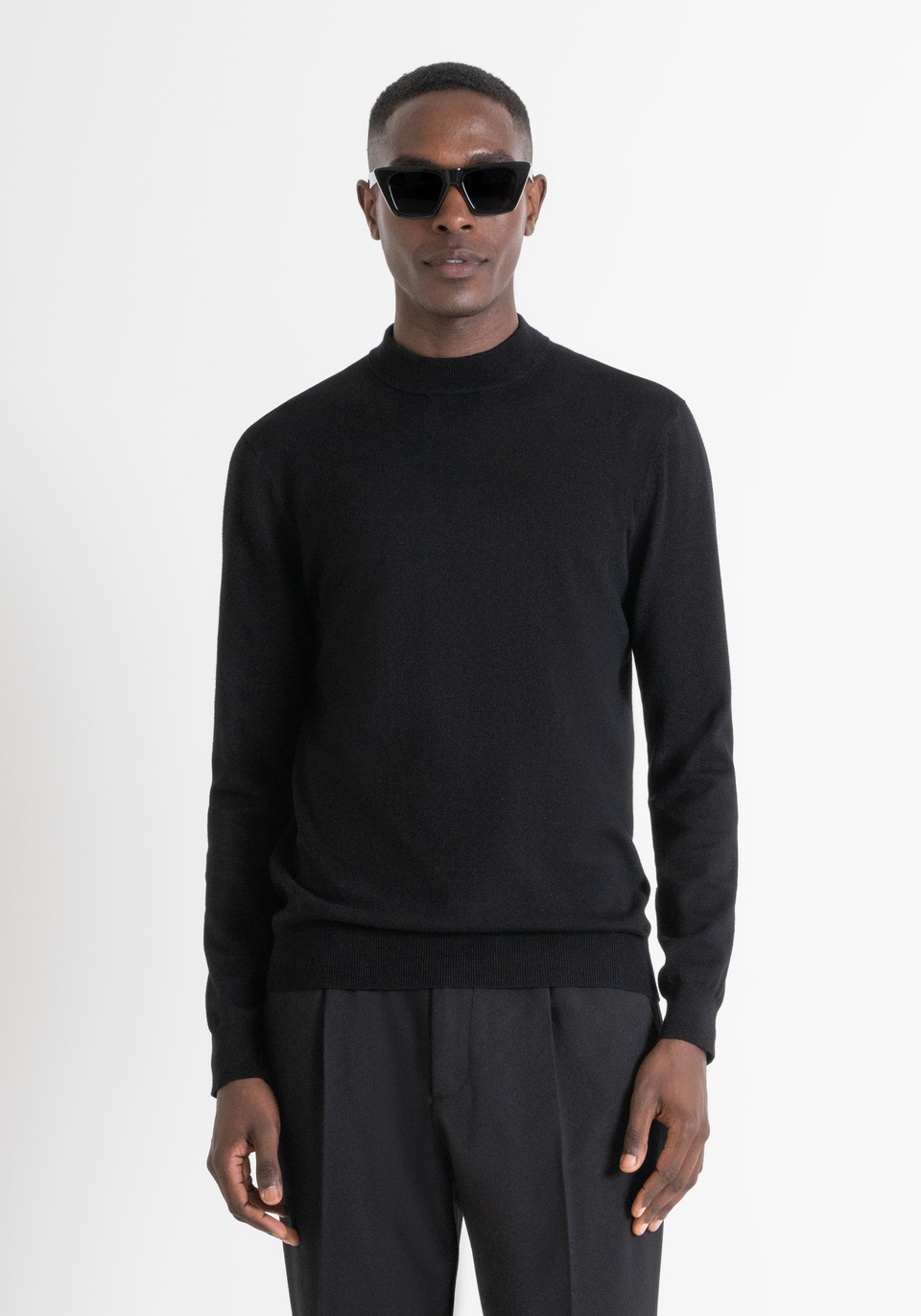 REGULAR FIT BLACK MID-NECK SWEATER IN ELASTIC VISCOSE | Antony Morato