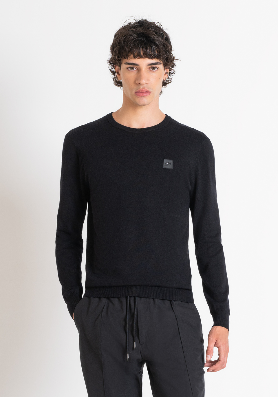 PULL SLIM FIT EN VISCOSE MÉLANGÉE AVEC LOGO EN CAOUTCHOUC - Antony Morato Online Shop