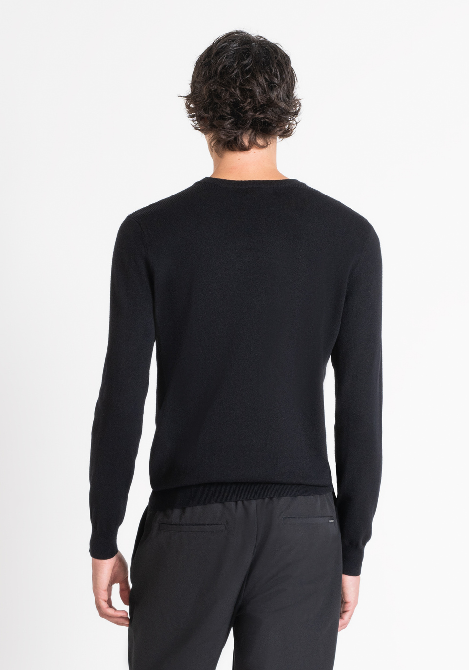 PULL SLIM FIT EN VISCOSE MÉLANGÉE AVEC LOGO EN CAOUTCHOUC - Antony Morato Online Shop