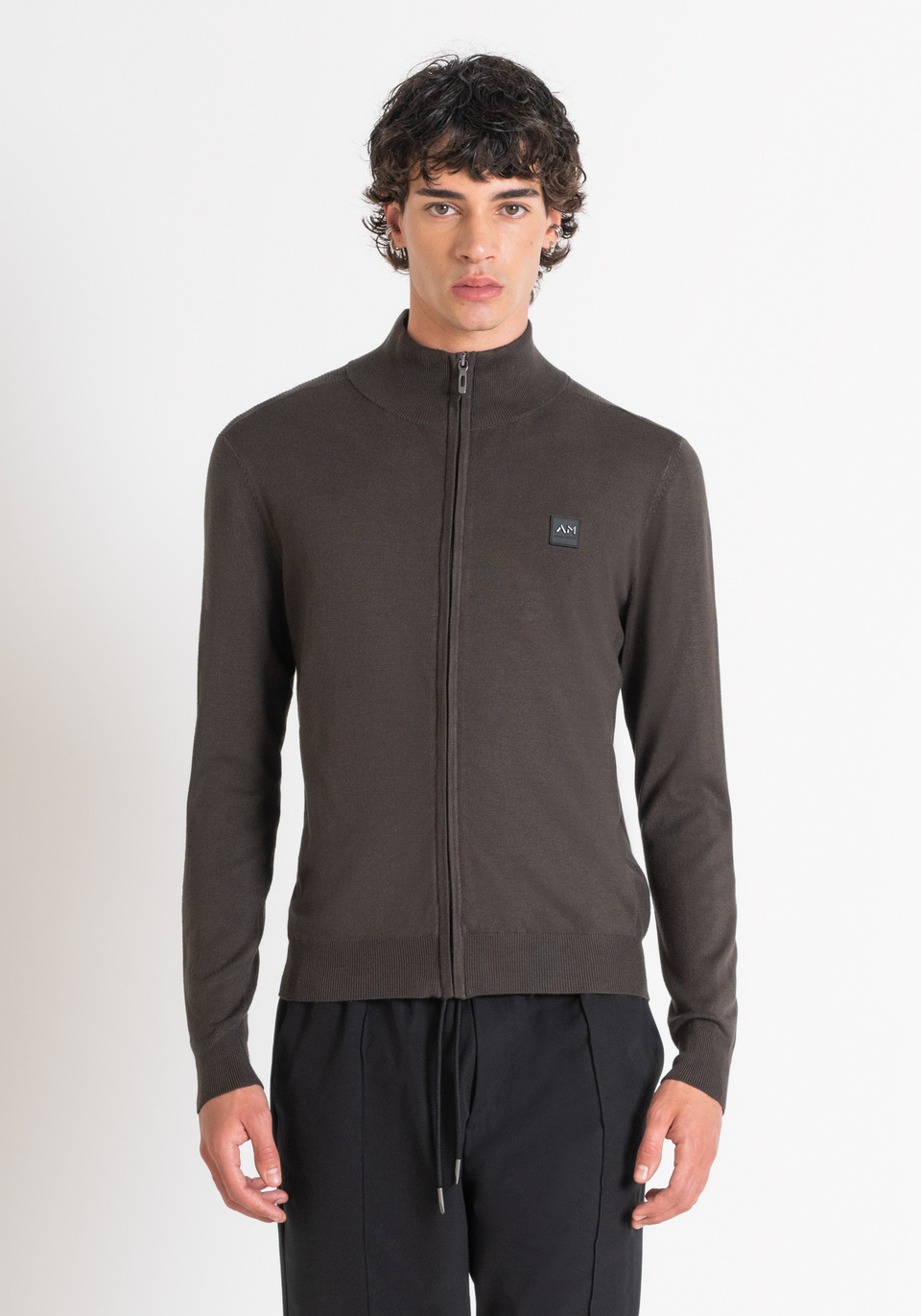pull slim fit avec fermeture eclair en viscose melangee avec logo en caoutchouc