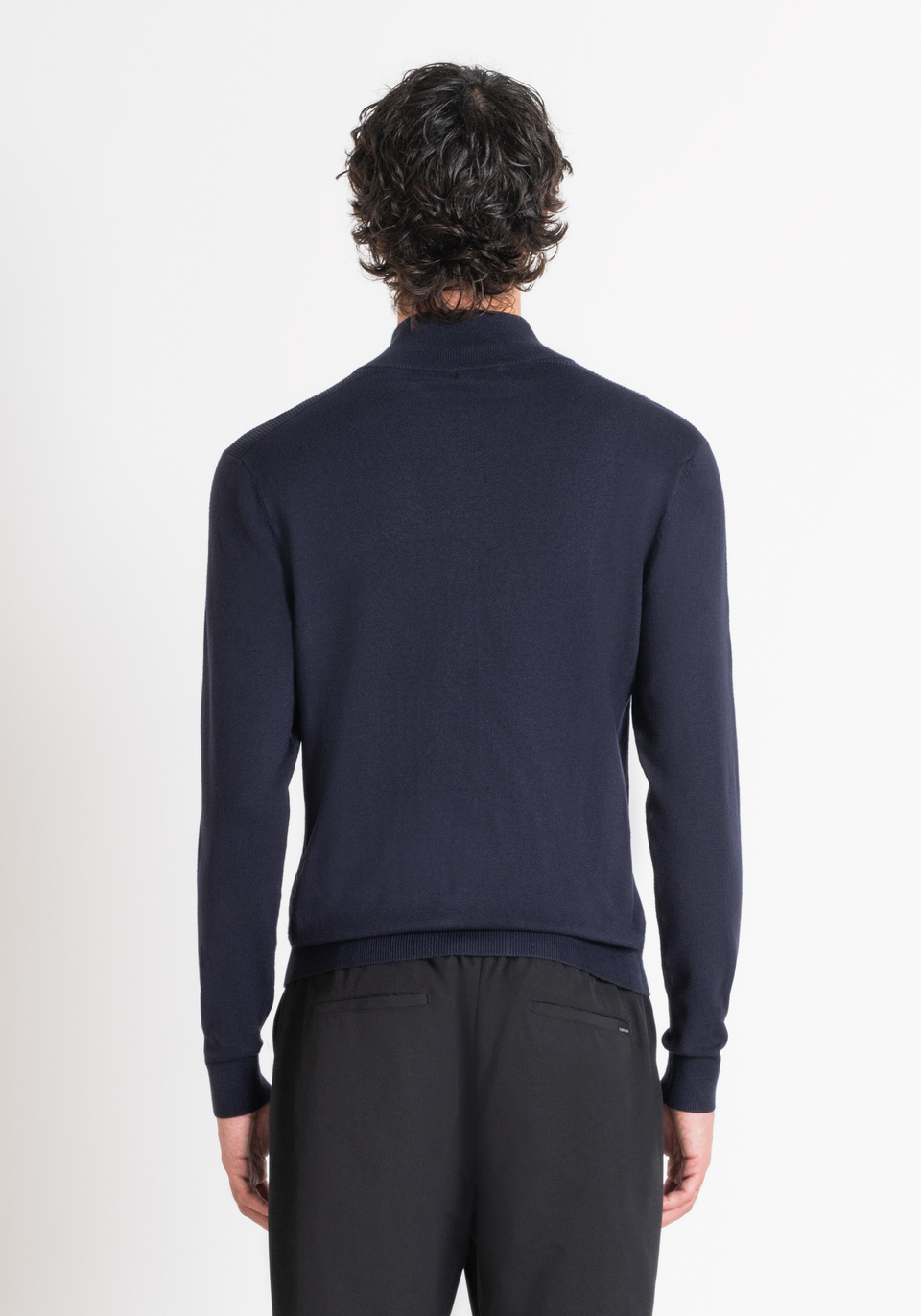 PULLOVER MIT REISSVERSCHLUSS SLIM FIT AUS VISKOSE-MISCHGEWEBE MIT GUMMIERTEM LOGO - Antony Morato Online Shop