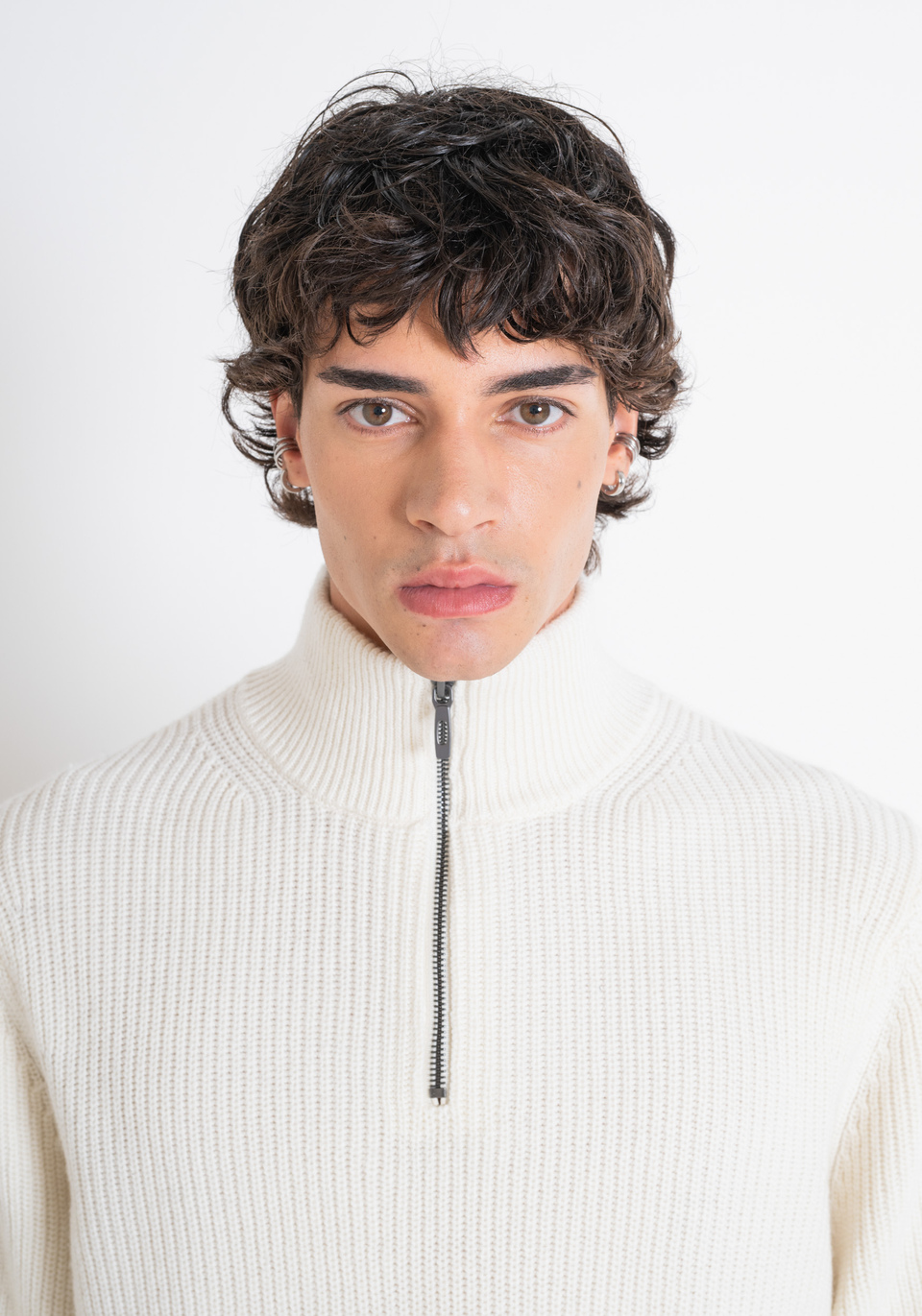 REGULAR FIT LIGHT COLOUR SWEATER WITH ZIP IN MERINO WOOL BLEND - Antony Morato Online Shop