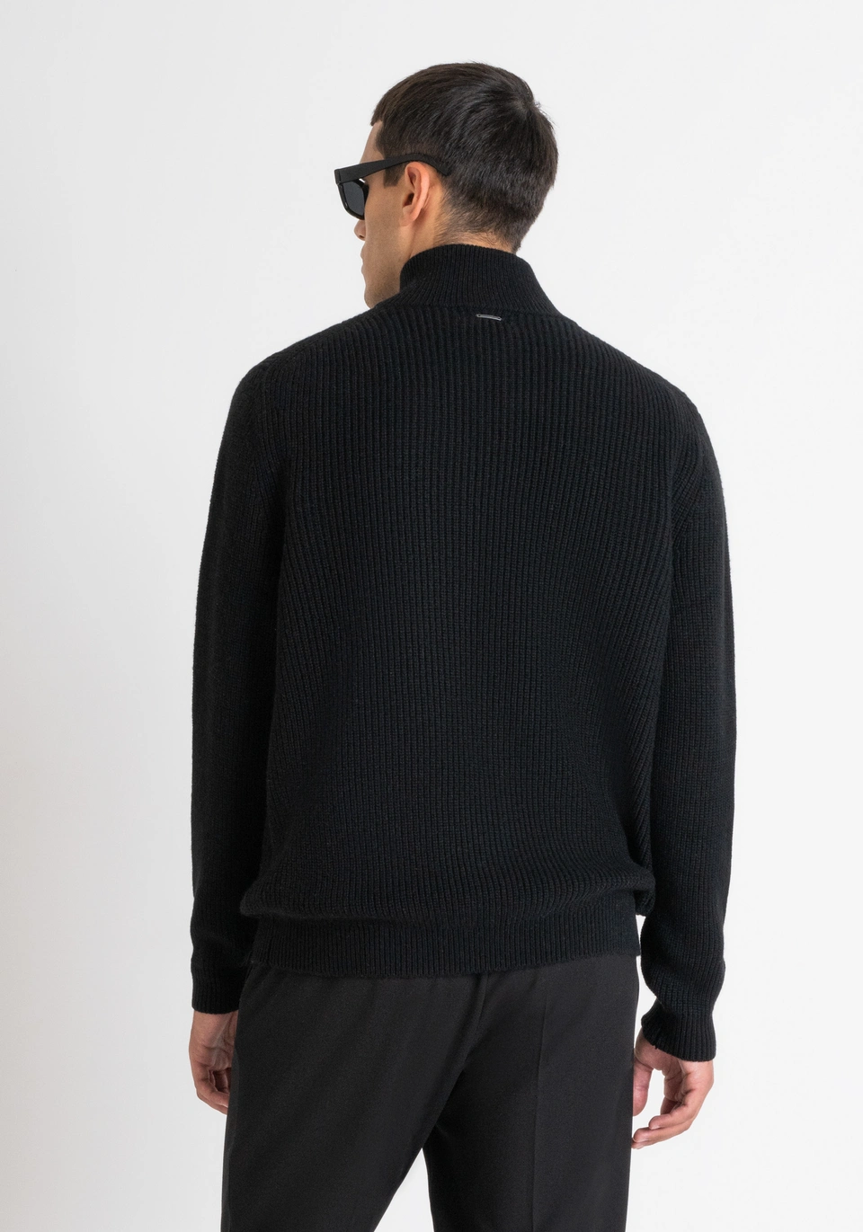 REGULAR FIT BLACK SWEATER WITH ZIP IN MERINO WOOL BLEND - Antony Morato Online Shop
