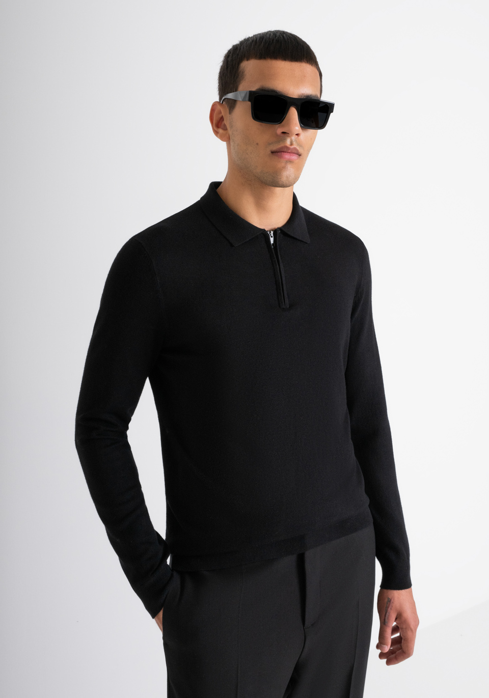 SLIM FIT COLLAR BLACK SWEATER IN ELASTIC VISCOSE Antony Morato