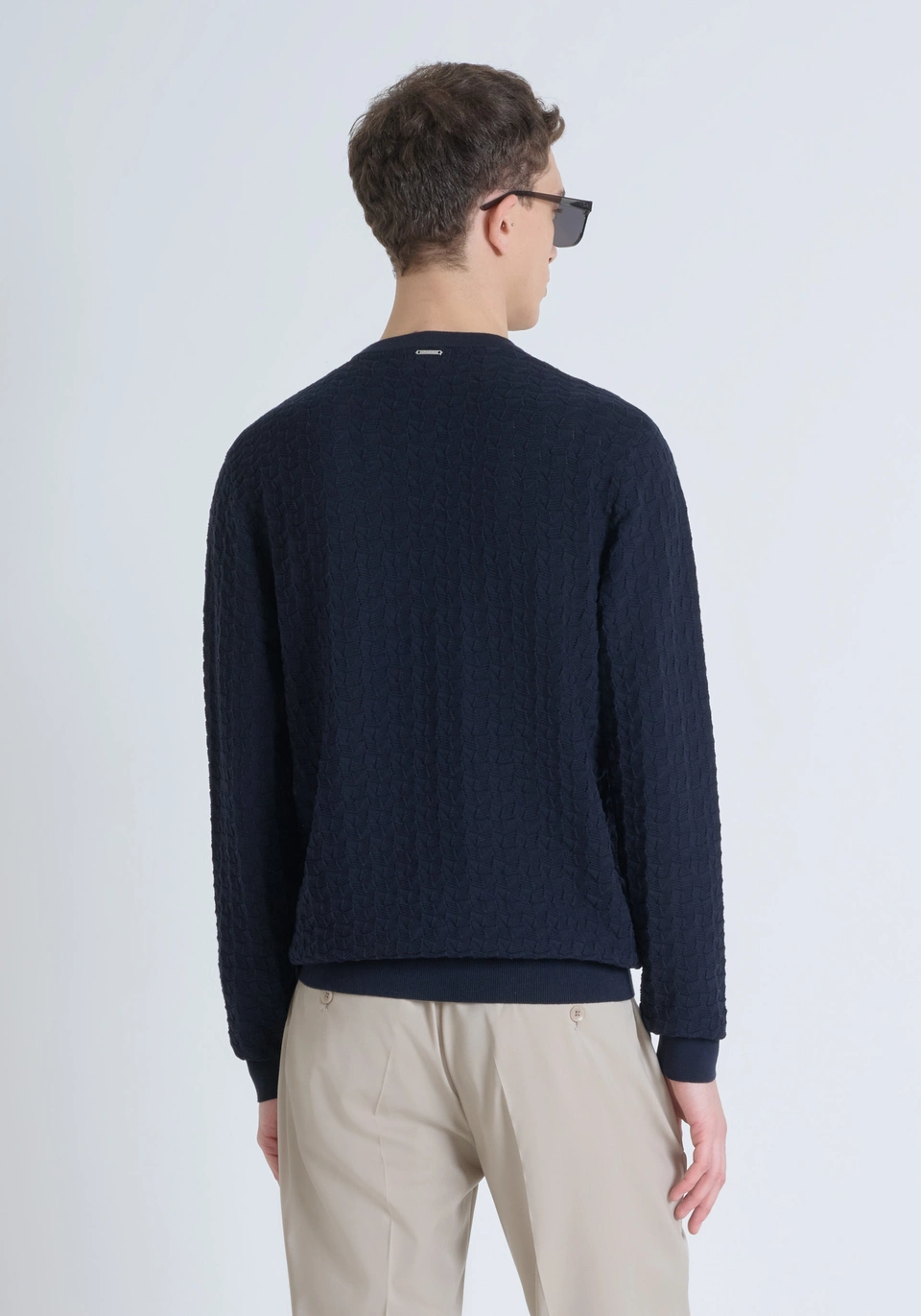 イタリアブランドAntonymorato コットンニット REGULAR-FIT COTTON SWEATER WITH EMBOSSED TEXTURE | Antony Morato