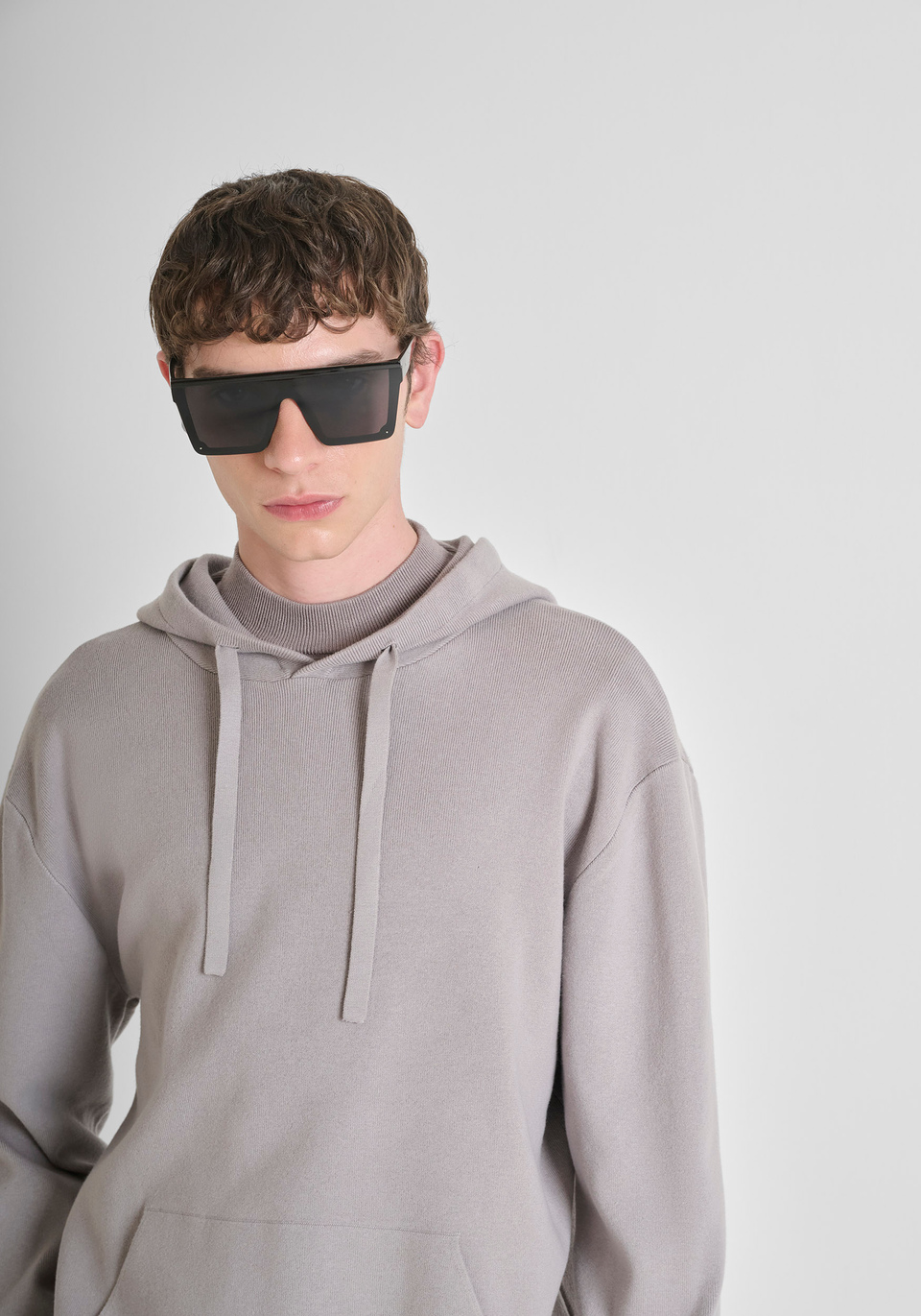 SUDADERA CON CAPUCHA RELAXED FIT DE MEZCLA DE ALGODÓN TACTO SUAVE - Antony Morato Online Shop