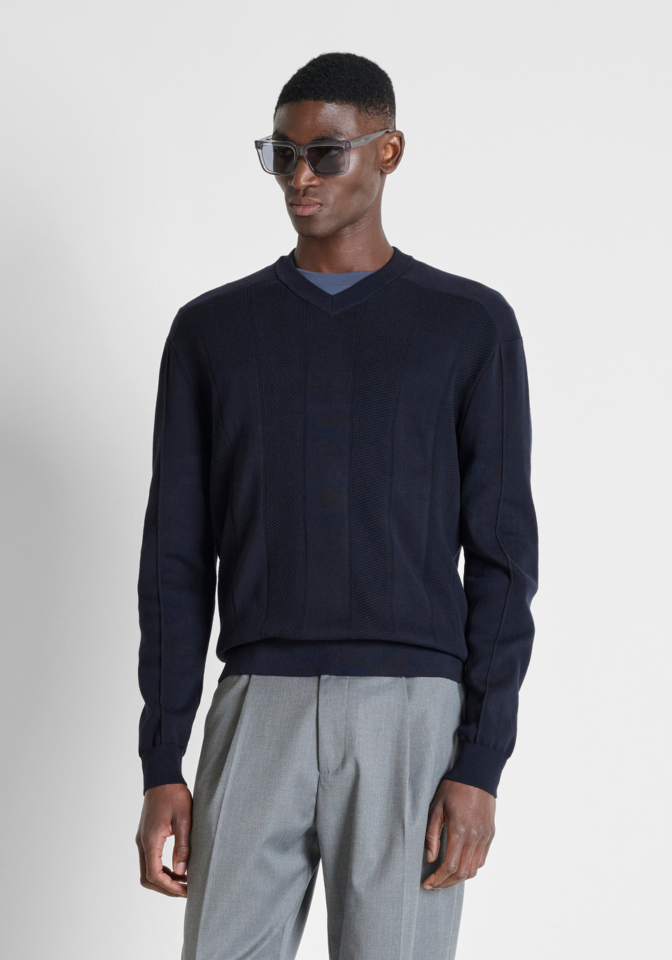 Marine relaxed-fit V-neck sweater in soft cotton | Antony Morato