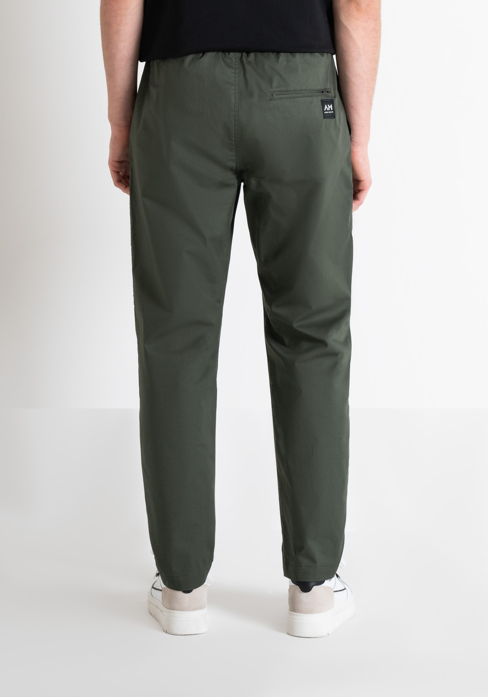 REGULAR FIT TROUSERS IN COTTON TWILL WITH LOGO PATCH