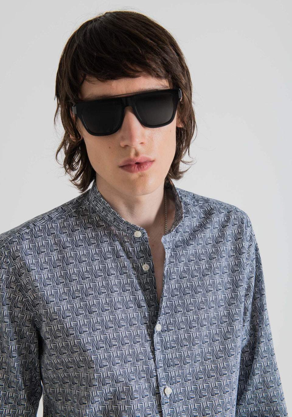 SLIM-FIT MANDARIN-COLLAR SHIRT IN LIGHTWEIGHT POPLIN WITH A PRINT PATTERN - Antony Morato Online Shop