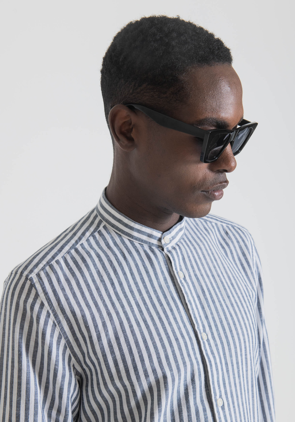 SLIM-FIT SHIRT IN COTTON AND LINEN WITH KOREAN COLLAR AND STRIPED PATTERN - Antony Morato Online Shop