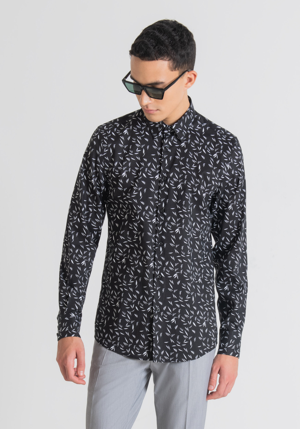 "NAPOLI" SLIM-FIT SHIRT IN SOFT-TOUCH COTTON WITH ALL-OVER LEAF PRINT - Antony Morato Online Shop