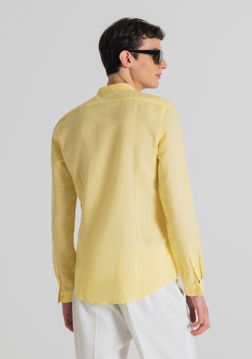 “TOLEDO” SLIM-FIT LINEN BLEND SHIRT WITH KOREAN COLLAR - Antony Morato Online Shop