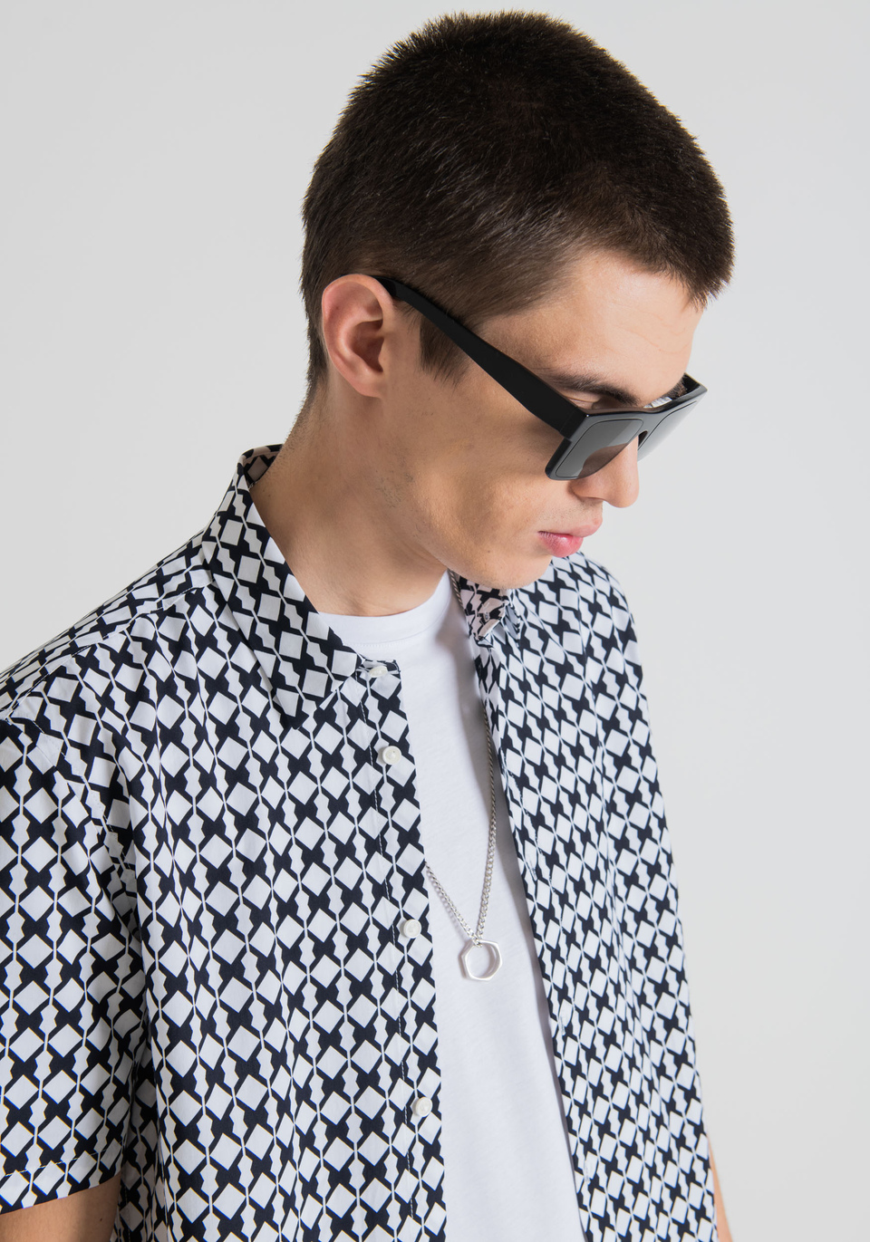 “BARCELONA” STRAIGHT-FIT SHIRT WITH ALL-OVER GEOMETRIC PATTERN - Antony Morato Online Shop