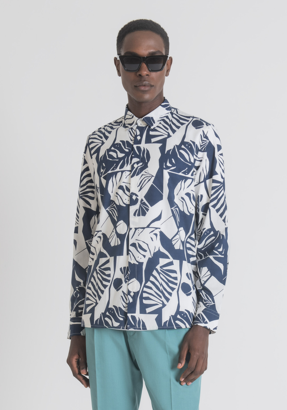 STRAIGHT-FIT SHIRT IN VISCOSE BLEND WITH LEAF MACRO PRINT - Antony Morato Online Shop