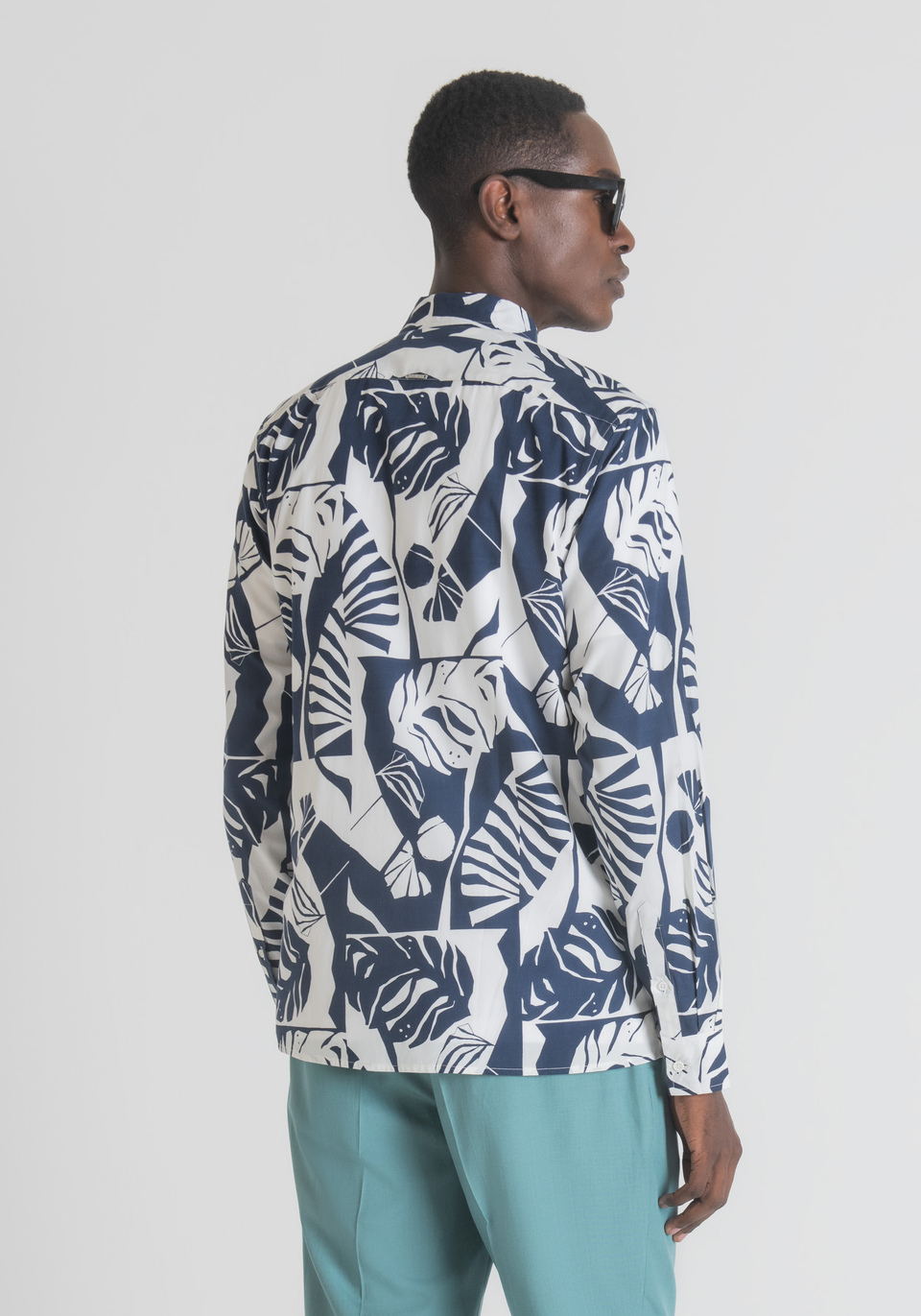 STRAIGHT-FIT SHIRT IN VISCOSE BLEND WITH LEAF MACRO PRINT - Antony Morato Online Shop