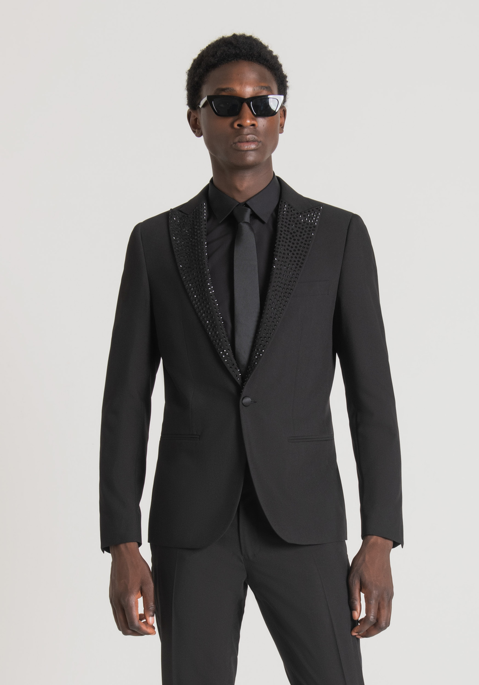 "VIVIENNE" SLIM FIT JACKET IN STRETCH VISCOSE BLEND FABRIC WITH MICRO APPLICATIONS ON THE LAPELS - Antony Morato Online Shop