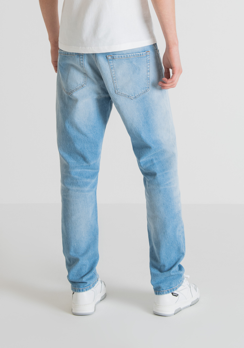 "CLEVE" SLIM-FIT JEANS IN BLEACHED-EFFECT STRETCH DENIM - Antony Morato Online Shop