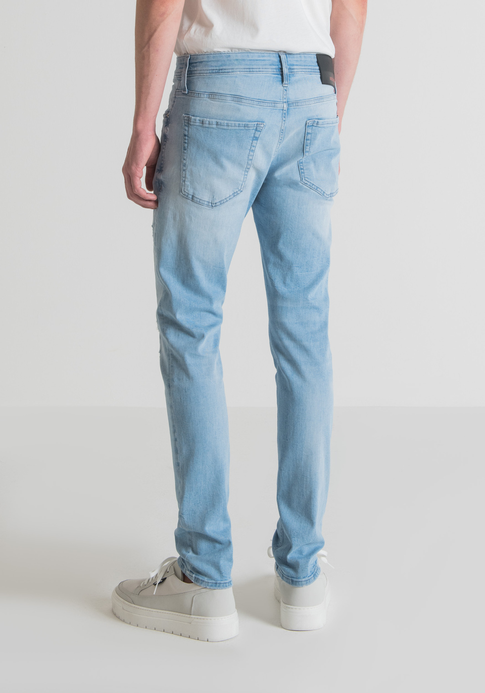 "IGGY" TAPERED FIT JEANS IN STRETCH DENIM WITH LIGHT WASH - Antony Morato Online Shop