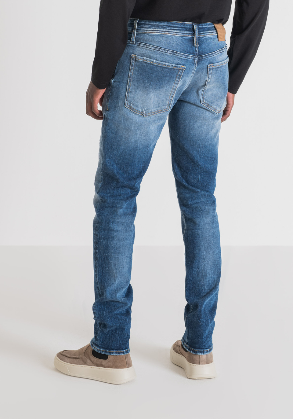 "OZZY" TAPERED-FIT JEANS IN STRETCH DENIM WITH RIPS - Antony Morato Online Shop