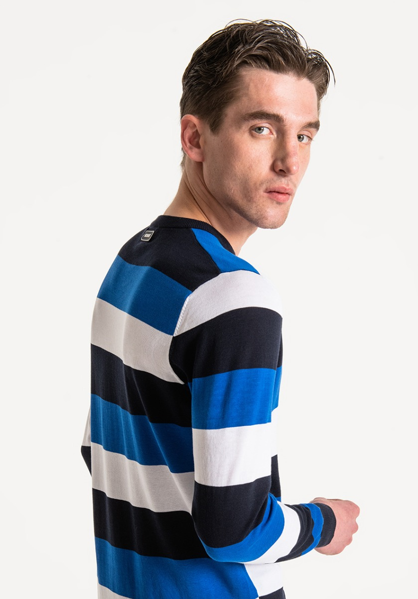 RUNDHALSPULLOVER AUS FRISCHER BAUMWOLLE MIT UNGEORDNETEN STREIFEN IN KONTRASTFARBEN - Antony Morato Online Shop