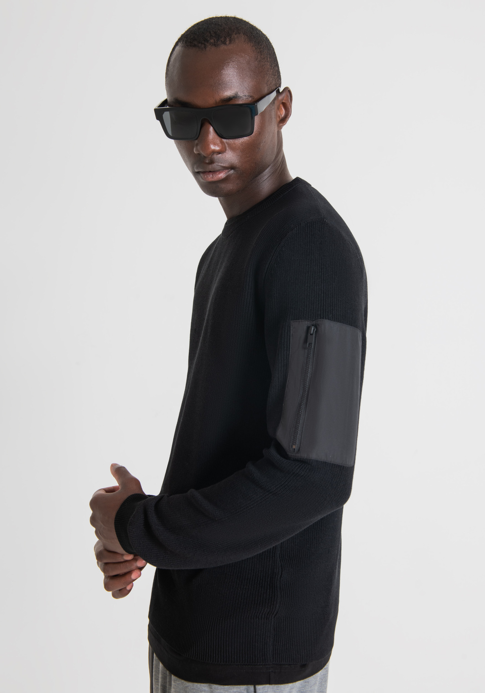 SUSTAINABLE COTTON SLIM FIT SWEATER WITH ZIPPED POCKET ON THE SLEEVE - Antony Morato Online Shop