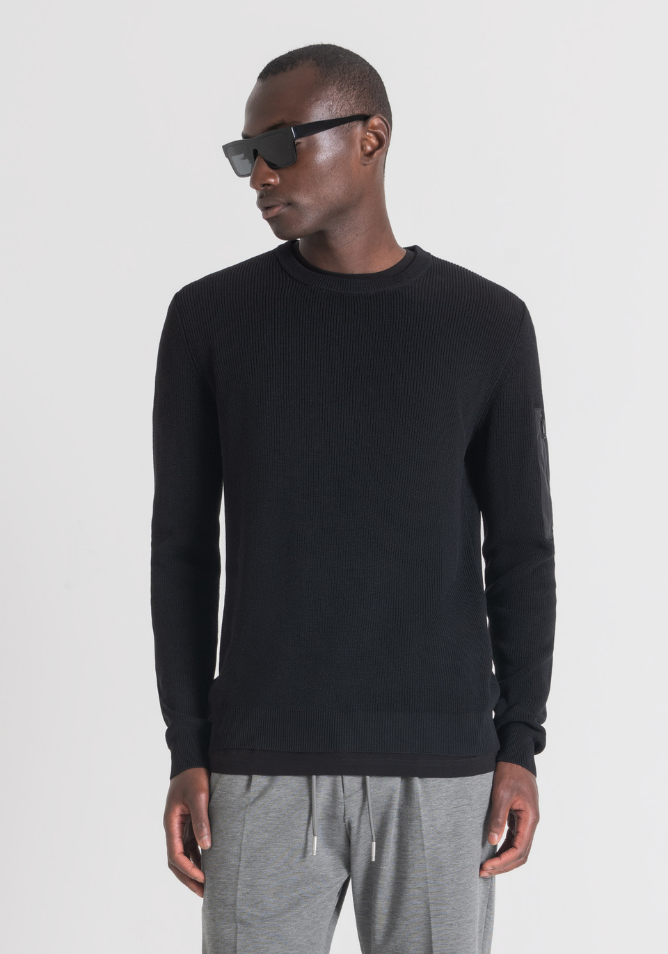 SUSTAINABLE COTTON SLIM FIT SWEATER WITH ZIPPED POCKET ON THE SLEEVE - Antony Morato Online Shop