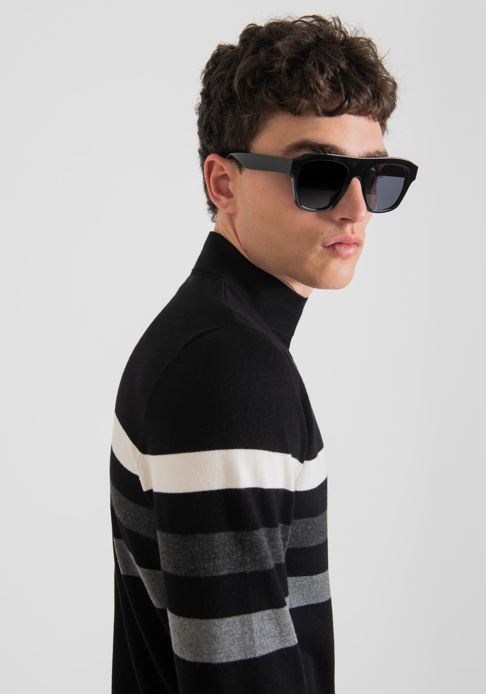 SLIM FIT MOCK POLO NECK IN STRETCH SHAVED VISCOSE YARN WITH CONTRASTING JACQUARD STRIPES - Antony Morato Online Shop