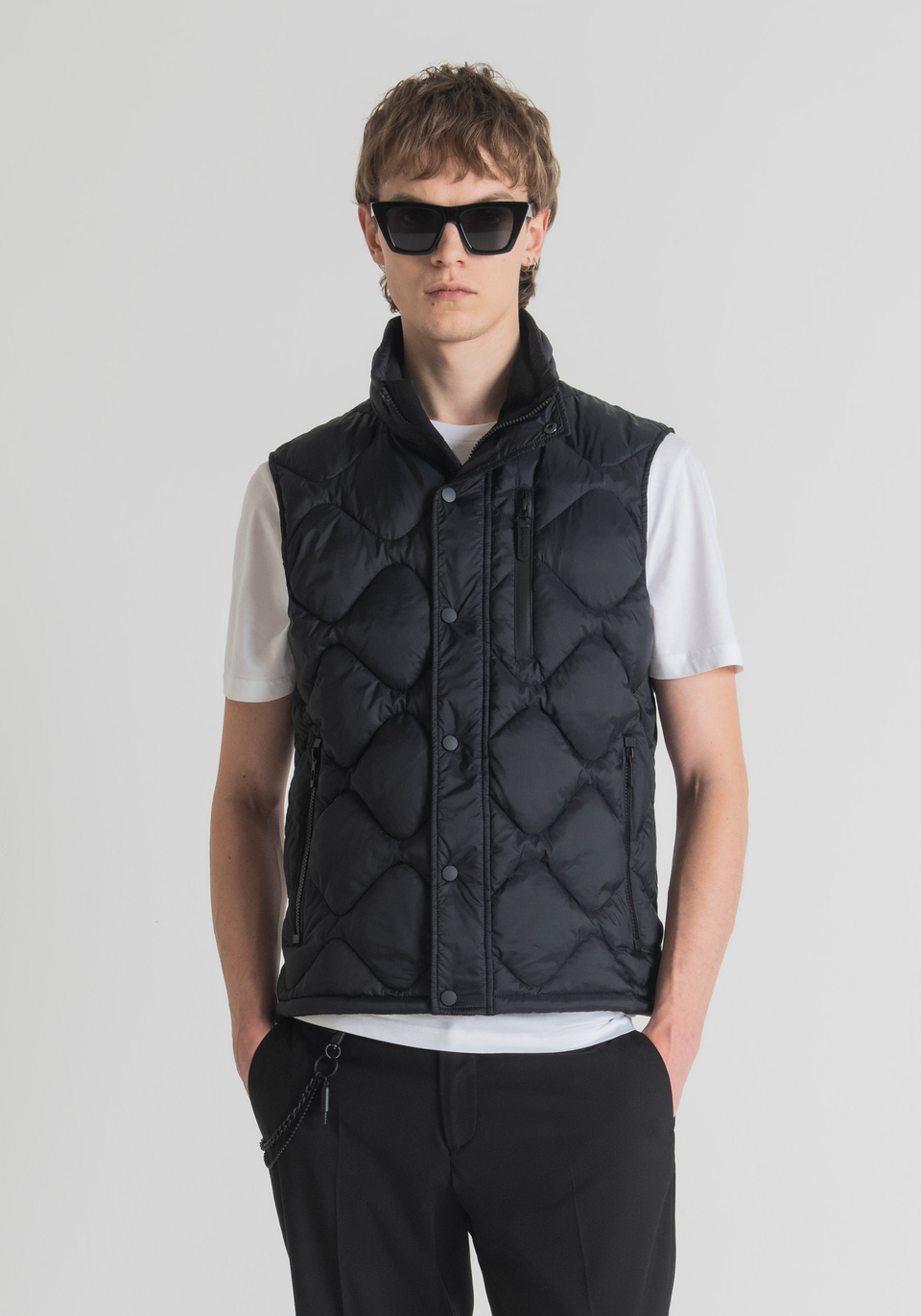 SLIM FIT GILET IN QUILTED TECHNICAL FABRIC - Antony Morato Online Shop