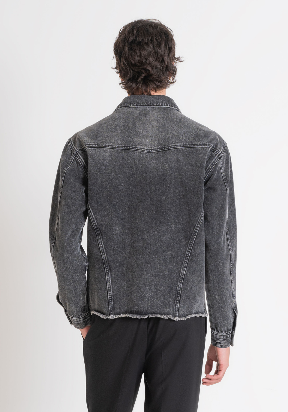 GIACCA OVER FIT IN DENIM NERO CON FONDO A TAGLIO VIVO - Antony Morato Online Shop
