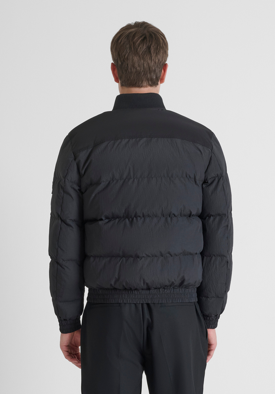 REGULAR FIT DAUNENJACKE MIT ÖKO-POLSTERUNG DUPONT SORONA UND KONTRASTTASCHEN - Antony Morato Online Shop