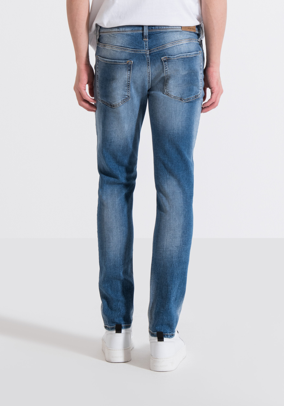 JEANS TAPERED FIT „OZZY“ AUS STRETCH-DENIM MITTLERE WASCHUNG - Antony Morato Online Shop