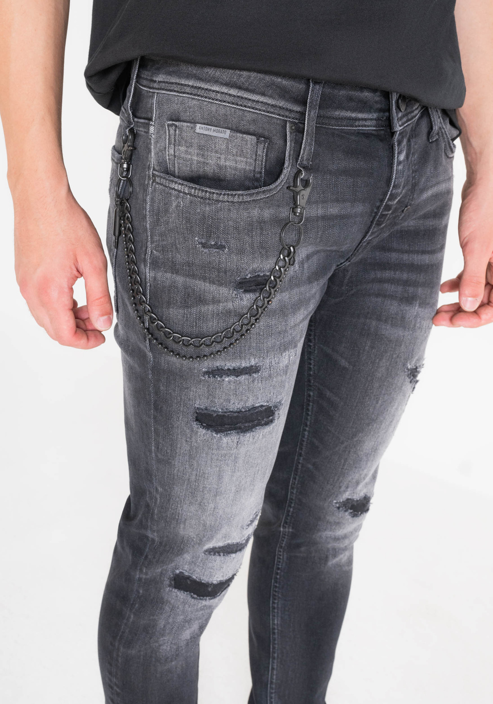 TAPERED FIT "IGGY" JEANS IN BLACK DENIM WITH RIPS - Antony Morato Online Shop