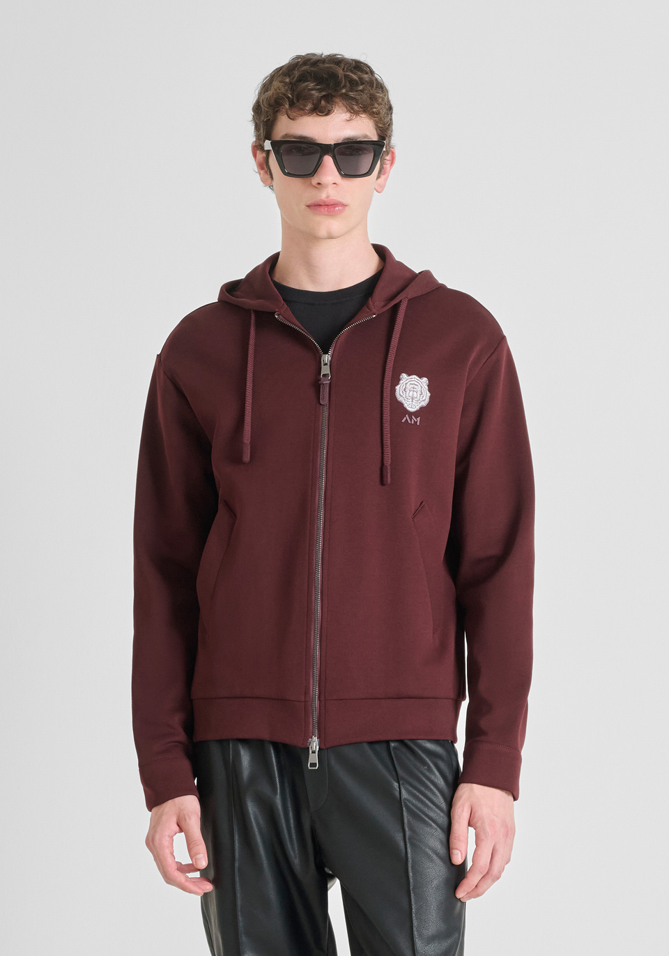 SUDADERA CON CAPUCHA Y CREMALLERA REGULAR FIT EN MEZCLA ALGODÓN CON PARCHE TIGRE - Antony Morato Online Shop