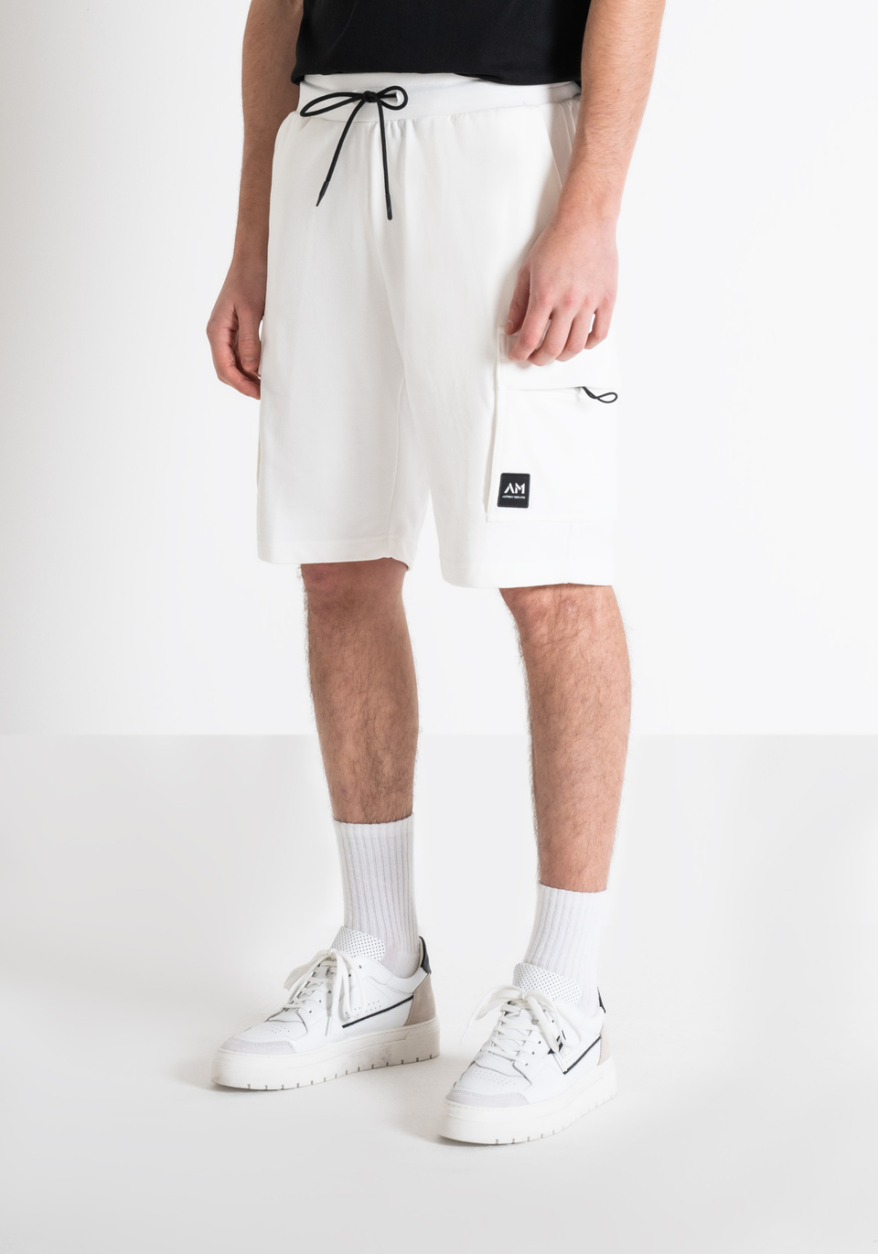 SHORTS EN POLAIRE COUPE REGULAR AVEC ÉCUSSON LOGO - Antony Morato Online Shop