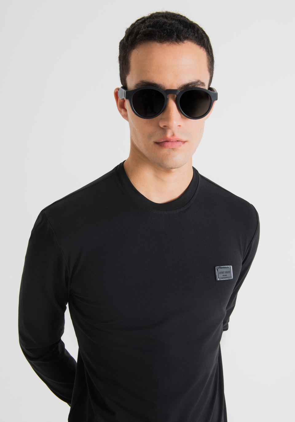 SUPER SLIM-FIT SWEATER IN SOFT COTTON JERSEY WITH LOGO TAB - Antony Morato Online Shop