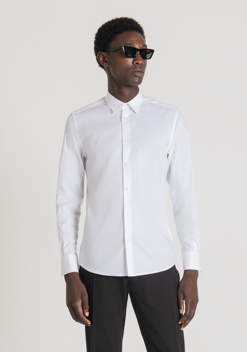 "NAPOLI" SOFT-TOUCH COTTON SLIM-FIT SHIRT WITH MICRO-WEAVE - Antony Morato Online Shop