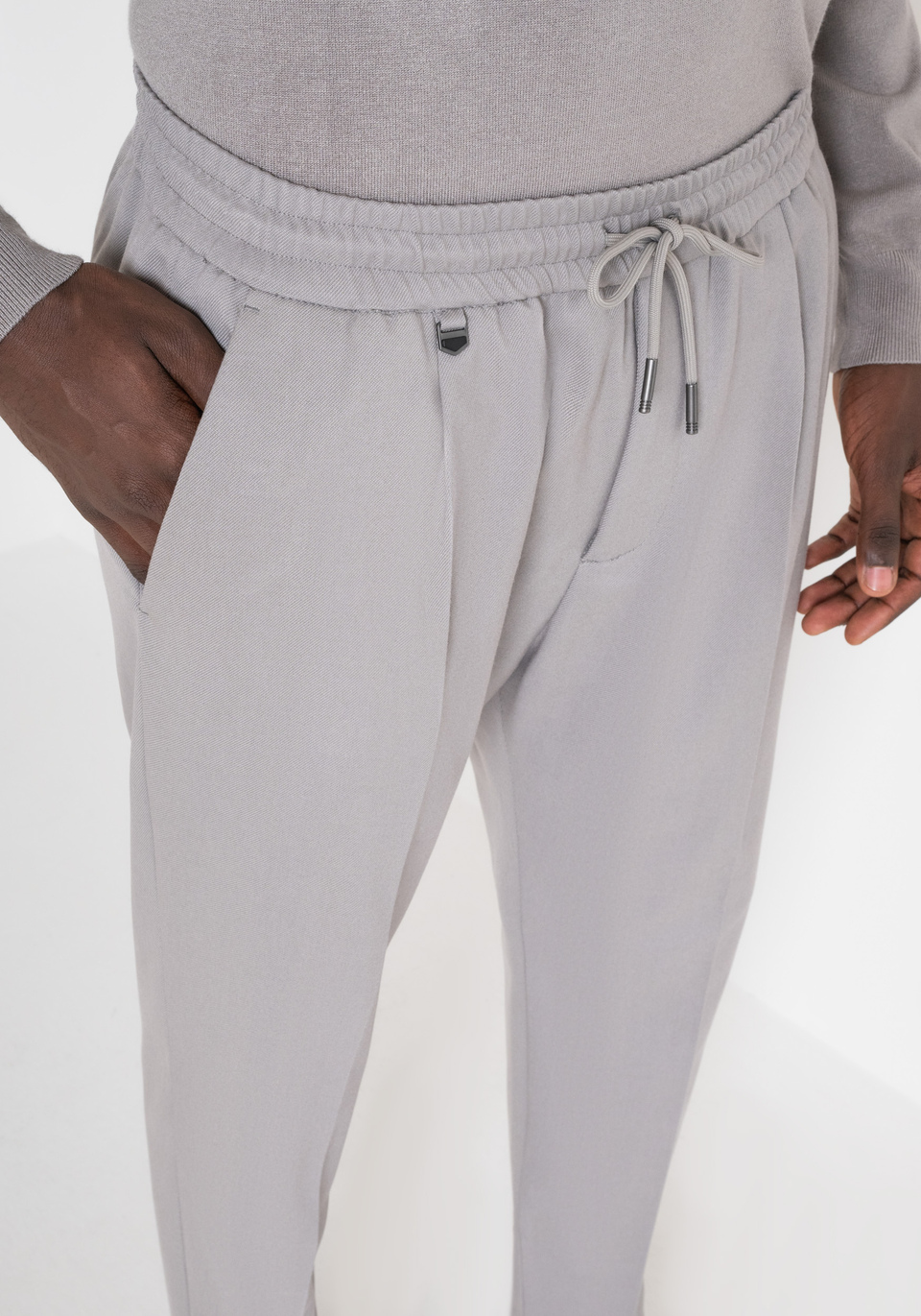 HOSE „NEIL“ REGULAR FIT AUS GRAUEM VISKOSE-MISCHGEWEBE - Antony Morato Online Shop