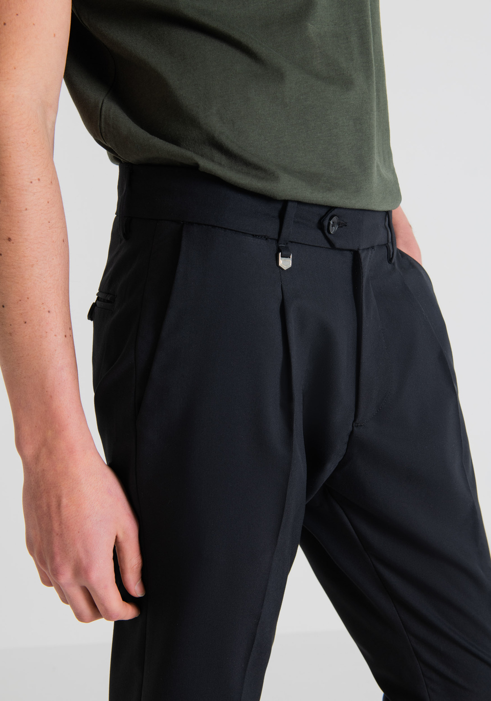 “QUENTIN” CARROT-FIT TROUSERS - Antony Morato Online Shop