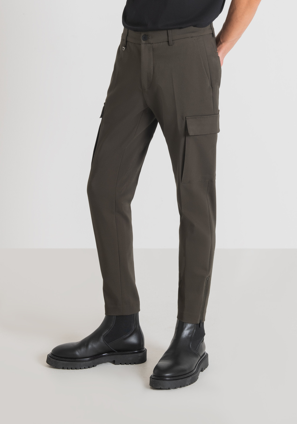 "BJORN" SKINNY FIT TROUSERS IN ELASTIC COTTON BLEND WITH SIDE POCKETS AND ZIP ON THE BOTTOM - Antony Morato Online Shop