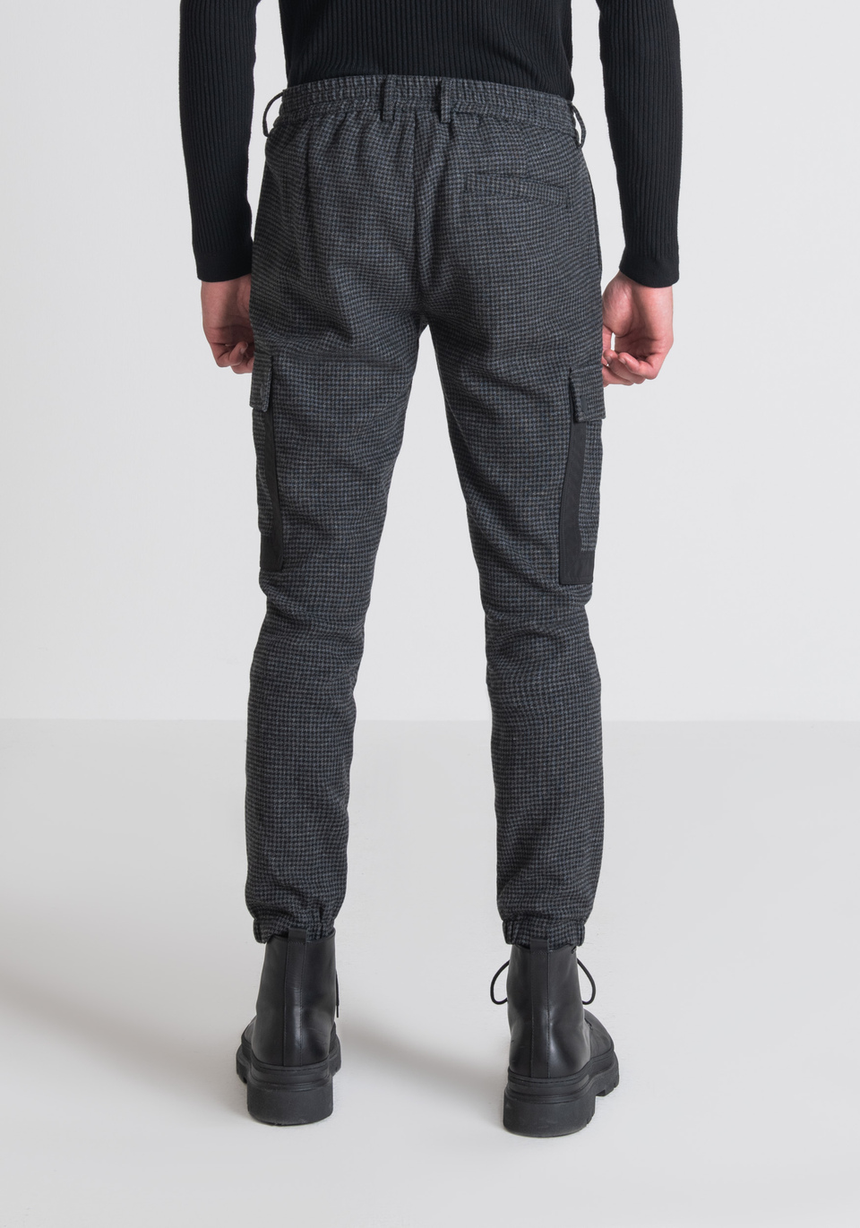 CARROT FIT TROUSERS IN WOOL-BLEND HOUNDSTOOTH FABRIC - Antony Morato Online Shop